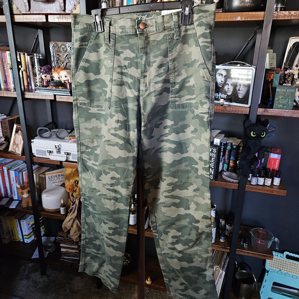 Universal Thread Camouflage Straight Leg Pants